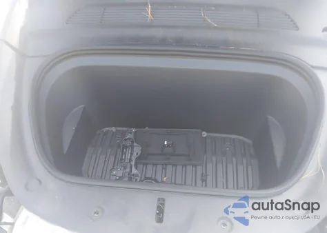 2023 Tesla Model Y Awd/Long Range Dual Motor All-Wheel Drive z USA, uszkodzony, nr VIN 7SAYGDEE2PF791592